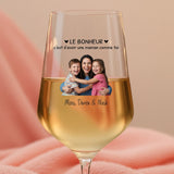 freepik__img1-erstelle-ein-mockup-von-dem-glas-der-ausschni__33311