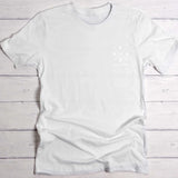 T-shirt blanc personnalisable avec ton design – fabriqué par Love & Faith