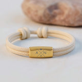 Bracelet personnalisé en corde de voile tressée avec plaque gravée aux initiales et symbole, design duo pour amis et