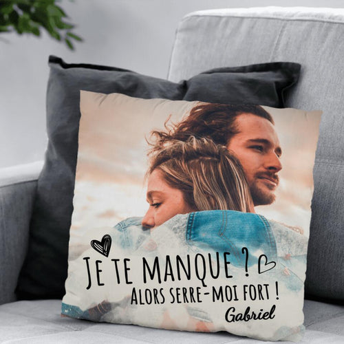 Coussin couple personnalisé Serre-moi fort avec design et prénoms gravés, peluche premium douce – Motiv 2