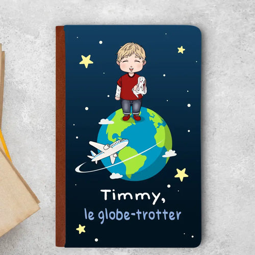 Étui de passeport enfant personnalisé Globe-trotter avec prénom, cuir PU robuste et design coloré – Motiv 2
