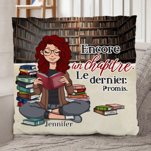 Coussin personnalisé La dévoreuse de livres avec design amis customisable