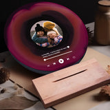 Holzaufsteller mit personalisiert bedruckter Acrylplatte in Schallplattenoptik - gefertigt von Love & Faith