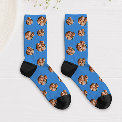 Chaussettes de Saint-Valentin personnalisées avec petits cœurs et photo, design cœurs customisable – Motiv 2