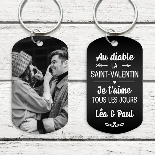 Porte-clés couple en métal gravé noir et blanc avec prénoms personnalisés, idéal Saint-Valentin