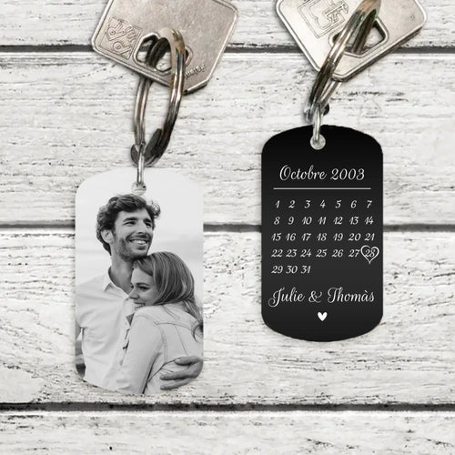 Porte-clés gravé métal couple photo anniversaire personnalisé noir blanc gravure laser – Motiv 2