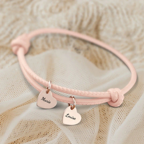 Bracelet en cuir personnalisé Amis avec pendentifs cœur gravés en acier inoxydable – Motiv 2