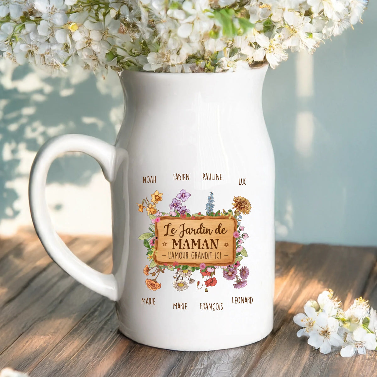 Vase personnalisé en céramique blanc ivoire orné de fleurs et prénoms pour Maman et Mamie