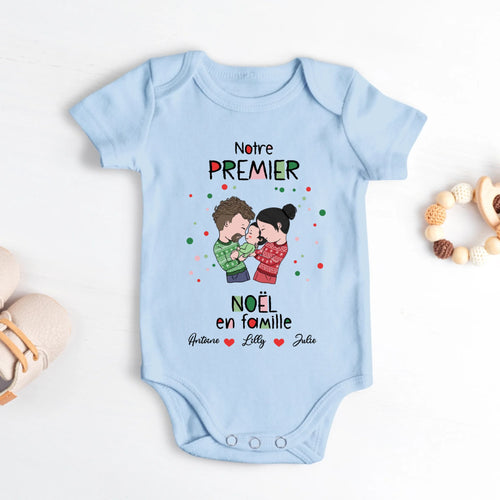 Body bébé personnalisé Notre premier Noël avec prénoms famille, cadeau naissance première fête – Motiv 2