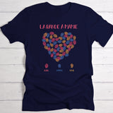 T-shirt bleu marine personnalisable avec ton design – fabriqué par Love & Faith