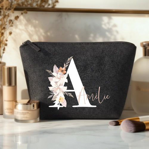 Trousse de maquillage en feutre personnalisée avec initiale florale et prénom – Motiv 2
