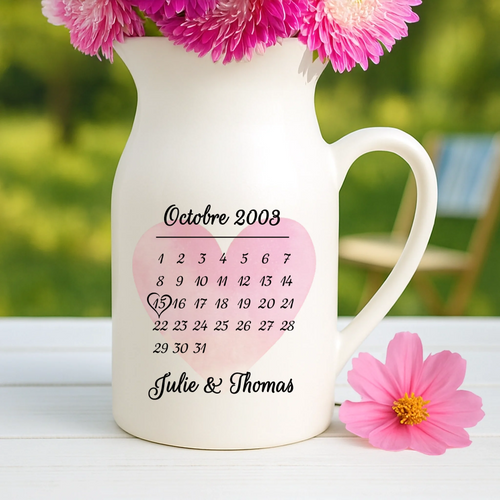 Vase céramique personnalisé blanc ivoire avec calendrier anniversaire et prénoms gravés – Motiv 2