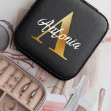 Étui à bijoux personnalisé en cuir PU avec initiale, intérieur doux, design raffiné – Motiv 10