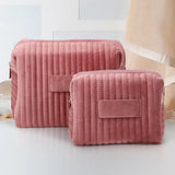 Trousse de maquillage personnalisée en velours avec prénom gravé, design Wavy élégant et doux – Motiv 13