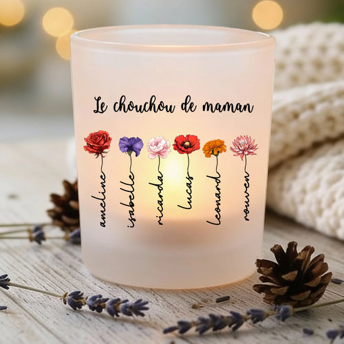 Porte-bougie personnalisé Les chouchous de mamie avec fleurs de naissance et prénoms gravés, verre satiné pour teelicht