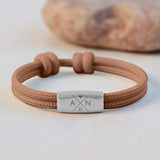 Bracelet personnalisé en corde de voile tressée avec plaque gravée aux initiales et symbole, design duo pour amis – Motiv 10