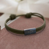 Bracelet personnalisé en corde de voile tressée avec plaque gravée aux initiales et symbole, design duo pour amis – Motiv 17